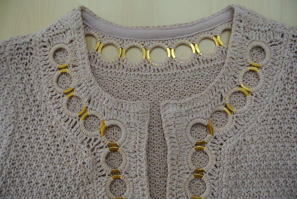 E66X8507 WOMEN’S CARDIGAN KNITTED ROUND NECK LONG SLEEVE WITH METAL RINGS COVERED BY YARN AND FRINGES AT BOTTOM MOQ 200PCS/COLOR