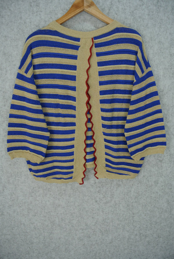 08MTF11DANY WOMEN’S JUMPER KNITTED V NECK 3/4 SLEEVE 2 COLOR STRIPES SLIT AT CENTER BACK WITH ZIGZAG CONTRAST COLOR EDGE MOQ 200PCS/COLOR