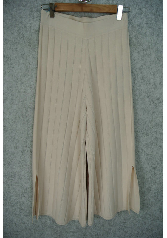 KNTR8212  WOMEN'S WIDE-LEGGED TROUSERS KNITTED RIB STITCH SLIT AT LEG OPENNING MOQ 200PCS/COLOR